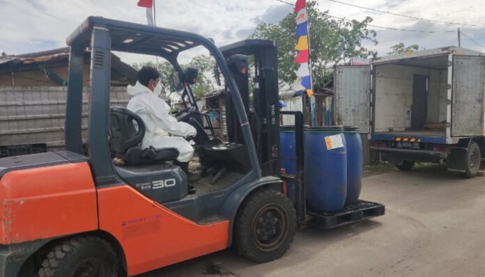 Proses pengangkatan dan pengangkutan material terkontaminasi Cs-137.