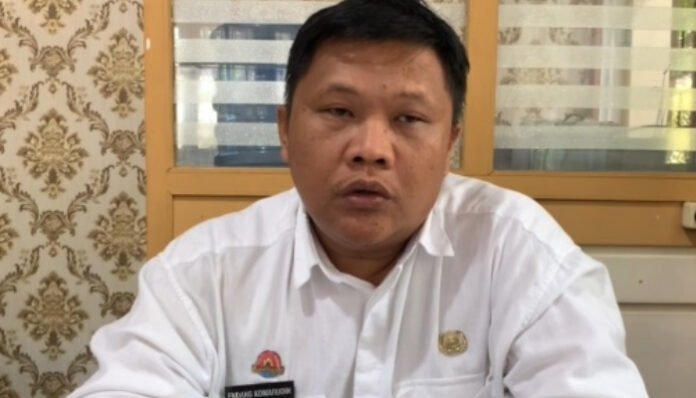 Endang Komarudin, Plt. Kepala Dinas Kesehatan Kabupaten Lebak, saat menyatakan target 30 SPPG mendapatkan SLHS di bulan Oktober (Bantentv.com/ Nano)