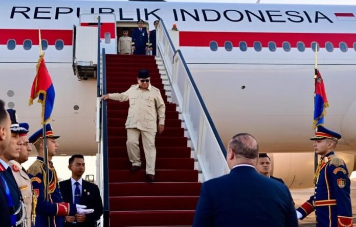 Presiden Republik Indonesia Prabowo Subianto tiba di Bandar Udara Internasional Sharm El-Sheikh, Republik Arab Mesir, Senin, 13 Oktober 2025.