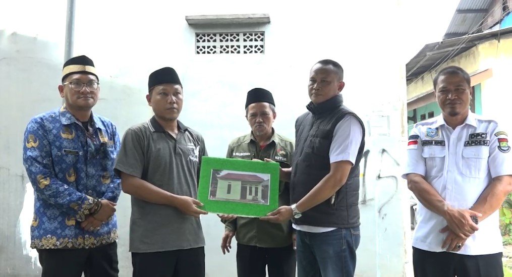 Serah terima kunci bantuan RTLH digelar di Desa Bitung Jaya, Kecamatan Cikupa, pada Kamis, 2 Oktober 2025 (Bantentv.com)