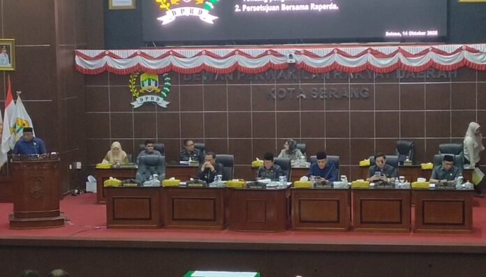 Persetujuan Rancangan Peraturan Daerah (Raperda) dalam rapat paripurna yang digelar pada Selasa siang, 14 Oktober 2025 (Bantentv.com/ Hendra)