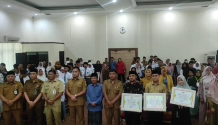 Ratusan Kafilah MTQ Kota Cilegon Terima Uang KadeudeuhRatusan Kafilah MTQ Kota Cilegon Terima Uang Kadeudeuh