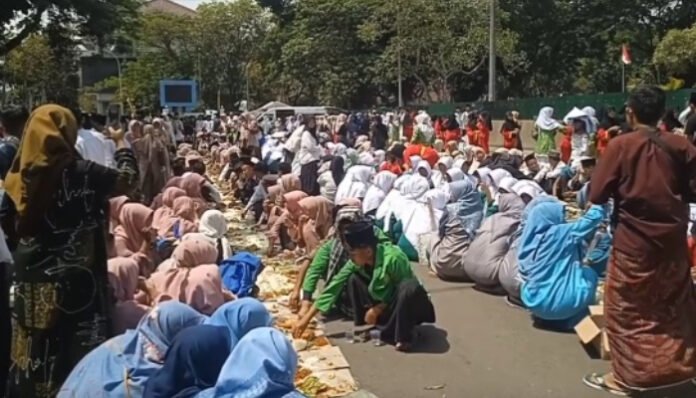 Ribuan Santri di Lebak Ngeliwet di Alun Alun Rangkasbitung Ribuan Santri di Lebak Ngeliwet di Alun Alun Rangkasbitung