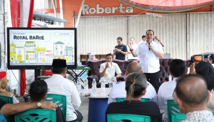 Royal Baroe Wali Kota Serang, Budi Rustandi, memaparkan konsep revitalisasi kawasan Royal menjadi destinasi kreatif bertajuk “Royal Baroe”, di kawasan Royal, Kota Serang, Rabu, 15 Oktober 2025.