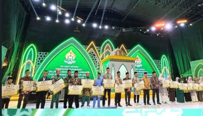 Suasana Penutupan STQH Nasional ke-28 Tahun 2025, di Tugu Religi, Kota Kendari, Sulawesi Tenggara, Sabtu malam, 18 Oktober 2025.
