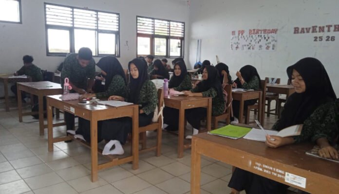 Sempat mogok dua hari, siswa SMAN 1 Cimarga kembali ke sekolah.