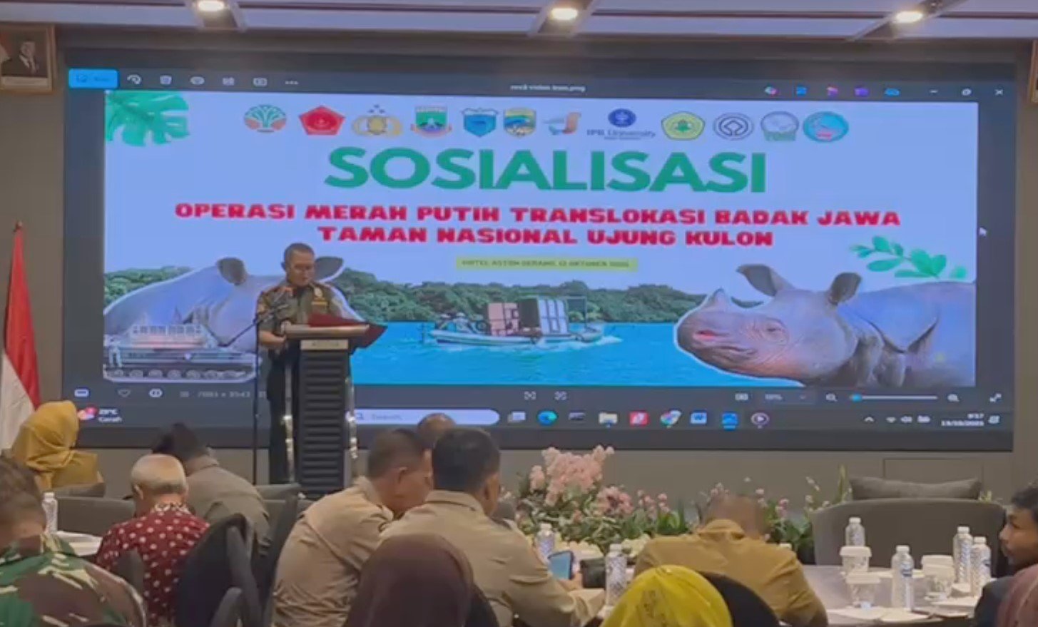 Sosialisasi Merah Putih Translokasi Badak Jawa di Hotel Aston Serang pada Senin 13 Oktober 2025 (Bantentv.com/ Hendra)