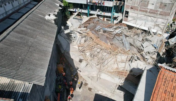 Tampak gedung Ponpes Al Khoziny yang ambruk (foto BNPB)