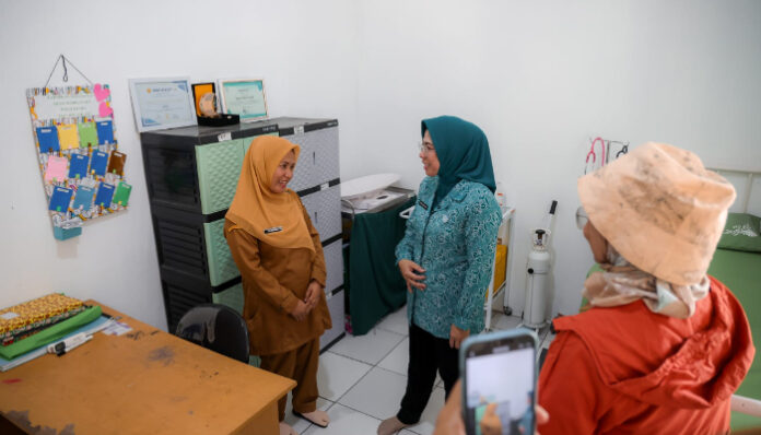 Tinawati Andra Soni Kunjungi Pulau Tunda