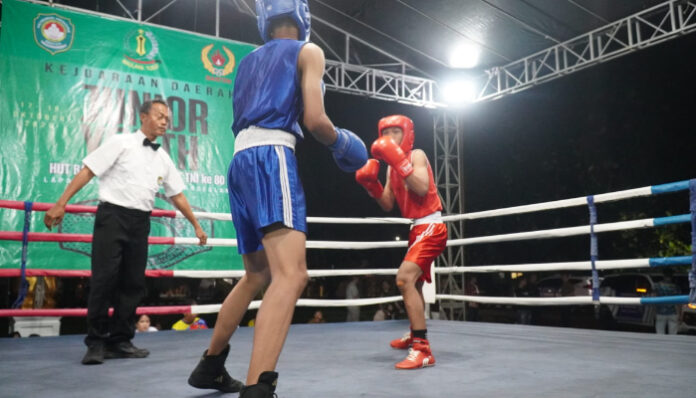 Atlet Berlaga di Kejurda Tinju Amatir Banten.
