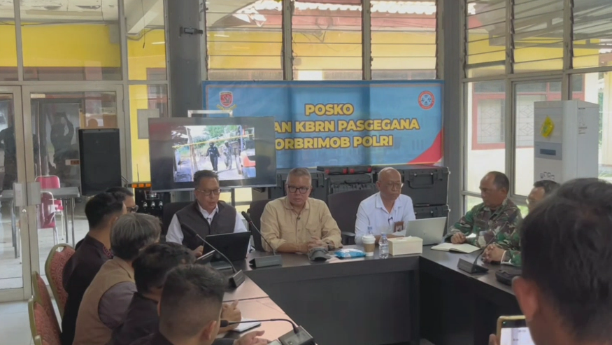 Satgas Cs-137 mengevakuasi ratusan ton material radioaktif di Cikande Serang (Bantentv.com/ Imron)