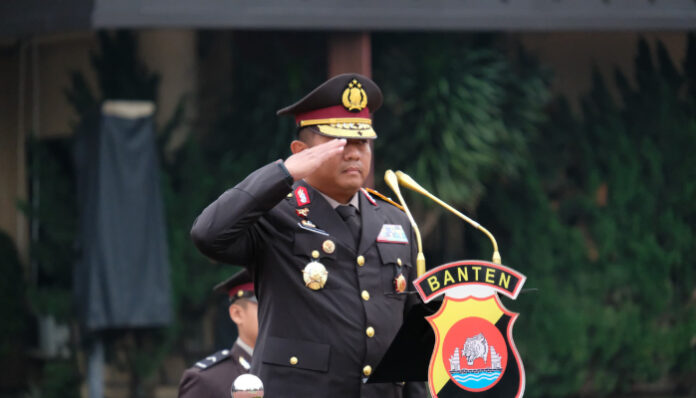Wakapolda Banten, Brigjen Pol Dr. Hendra Wirawan menjadi inspektur upacara Hari Sumpah Pemuda, di Lapangan Apel Polda Banten, Selasa, 28 Oktober 2025.