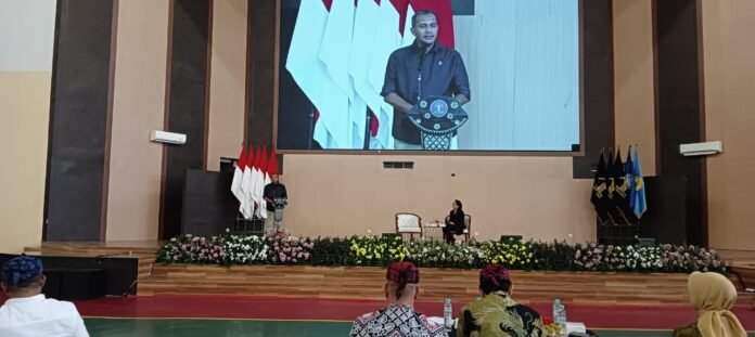 Wakil Menteri Hukum RI, Prof. Edward Omar Sharif Hiariej saat sosialisasi KUHP baru di Gedung Auditorium Universitas Sultan Ageng Tirtayasa (Untirta), Kamis, 2 September 2025 (Bantentv.com/ Hendra)