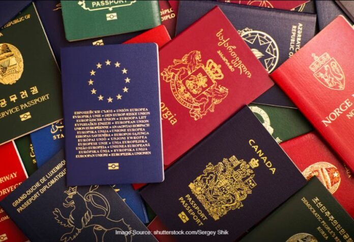 Ilustrasi paspor (Shutterstock)