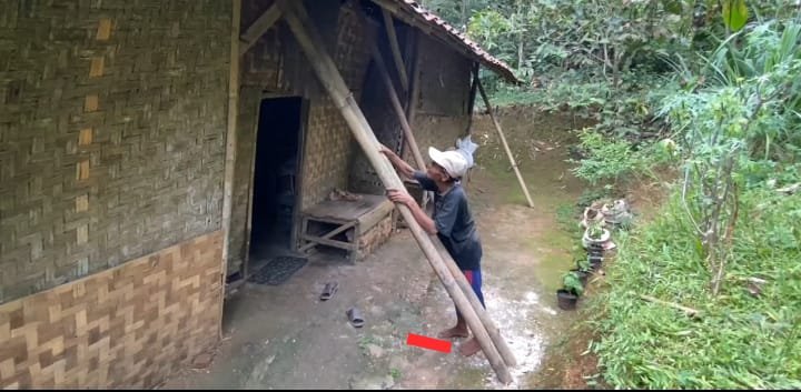 Pasutri di Lebak tinggal di rumah reyot hampir 20 tahun (Bantentv.com/ Nano)