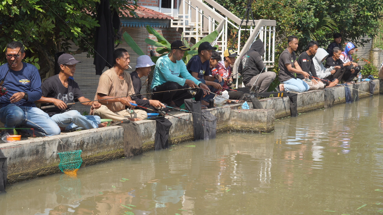 Gekrafs Kabupaten Pandeglang menggelar lomba mancing gratis dalam rangka memperingati Hari Jadi Provinsi Banten ke-25 (Bantentv.com/ Rangga)