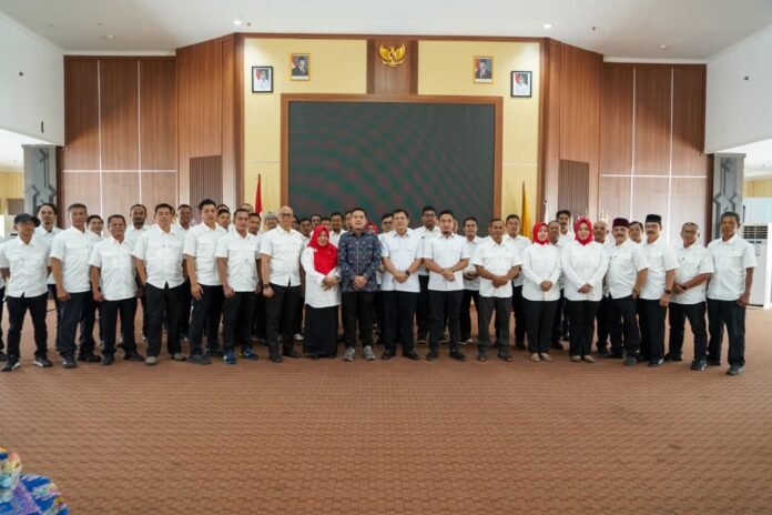 Pelantikan pengurus Komite Olahraga Nasional Indonesia (KONI) Kota Cilegon di bawah kepemimpinan Irfan Ali Hakim oleh KONI Provinsi Banten di Aula Diskominfo Cilegon pada Rabu, 8 Oktober 2025 (Bantentv.com/ Ali)