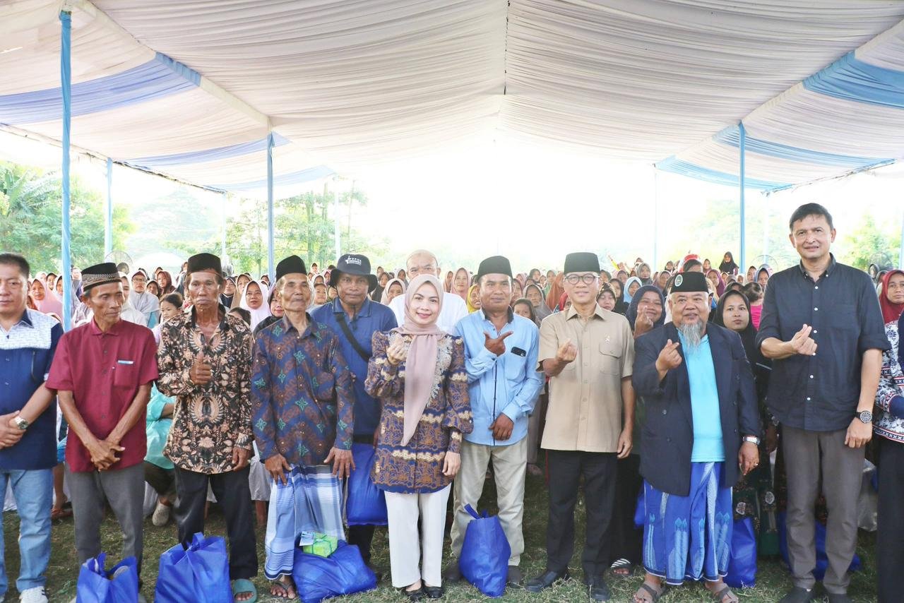 Mendes PDT dan Bupati Serang Kunjungi Tanara, Angkat Potensi Desa dan Salurkan Bansos (Bantentv.com/ Riki)