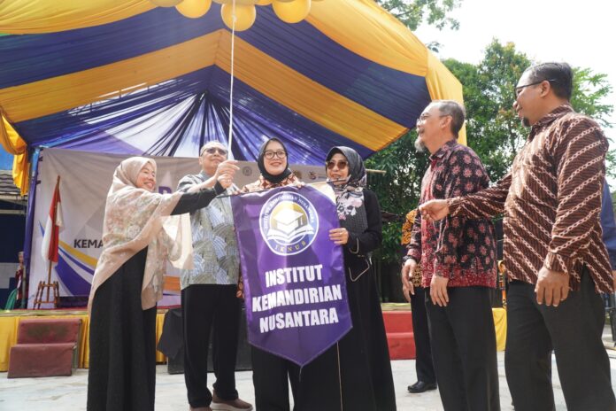 Grand Launching Institut Kemandirian Nusantara (IKNUS) yang berlangsung di Kampus IKNUS, Kampung Cikondang, Kelurahan Pandeglang, Kecamatan Pandeglang, Sabtu, 18 Oktober 2025 (Bantentv.com/ Rangga)