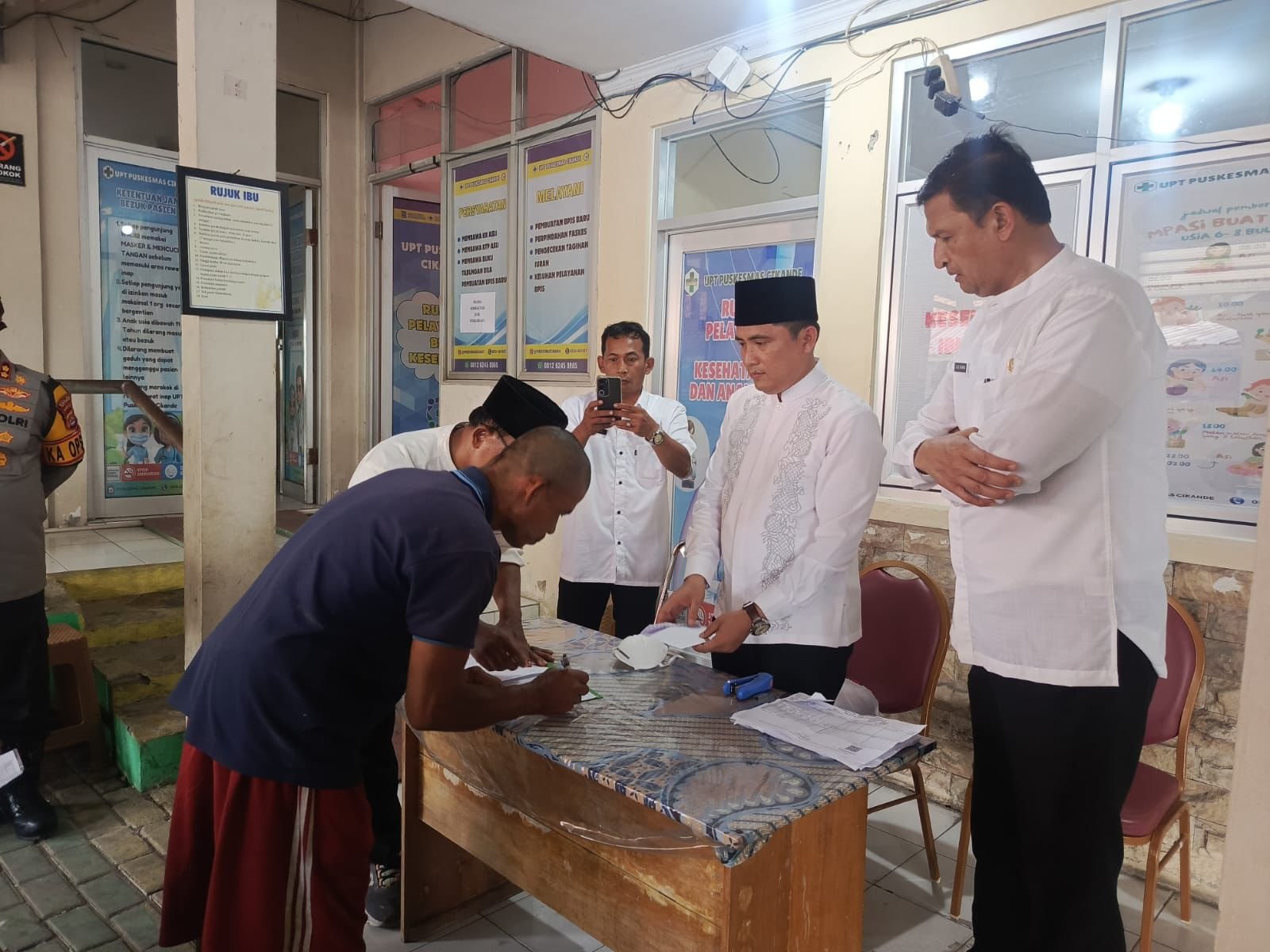 Pemkab Serang menjamin seluruh kebutuhan warga terdampak Radioaktif Cesium 137, selama satu bulan relokasi berlangsung (Bantentv.com/ Riki)