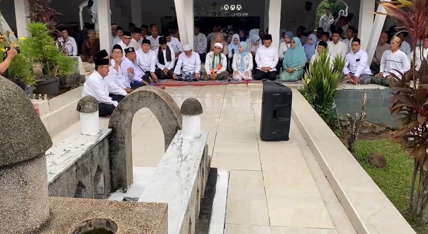 Pemkab Serang menggelar kegiatan ziarah ke makam Bupati Serang pertama, Brigjen KH. Syam’un, pada Selasa, 7 Oktober 2025 (Bantentv.com/ Riki)