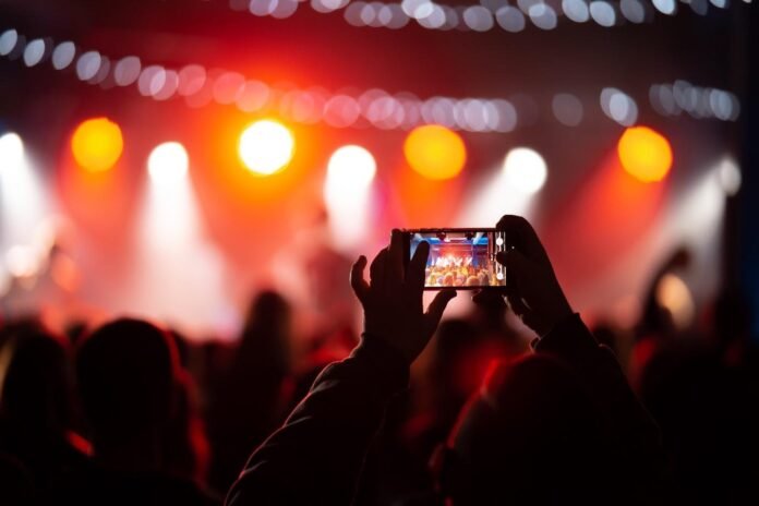 Menonton Konser (Foto/Freepik)