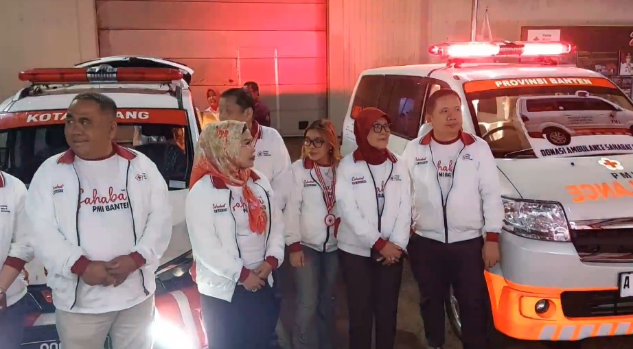 PMI Provinsi Banten menerima dukungan dua unit ambulans dari Sahabat PMI dalam acara penyerahan yang digelar di Markas PMI Provinsi Banten (Bantentv.com/ Riki)
