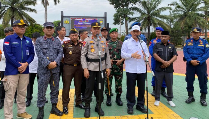 Antisipasi cuaca ekstrem, Polda Banten menggelar Apel Siaga Kesiapan Tanggap Darurat Bencana Hidrometeorologi 2025, di Lapangan Mapolda Banten, Rabu 5 November 2025.