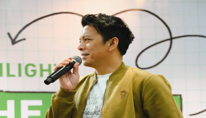 Ariel dinilai sosok tenang dan karismatik, cocok perankan Dilan dewasa (Instagram Ariel NOAH)