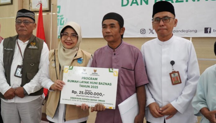 Baznas RI dan Pemkab Pandeglang Salurkan Bantuan Rumah Layak Huni
