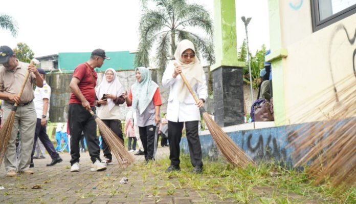Bupati Pandeglang Pimpin Aksi Bersih Terminal Cadasari