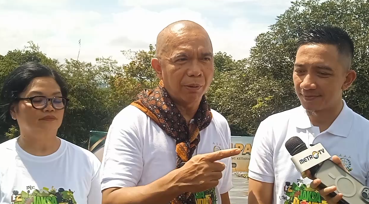 Jamintel Kejagung RI menanam bawang merah dan cabai di Desa Lebak Asih, Kecamatan Curugbitung, Kabupaten Lebak, Banten, pada Sabtu 22 November 2025 (Bantentv.com/ Nano)