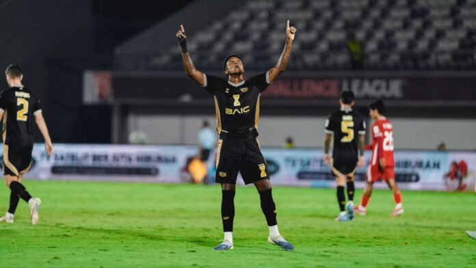 Dewa United siap menjamu PSM Makassar dalam laga pekan ke-12 Super League 2025/2026.