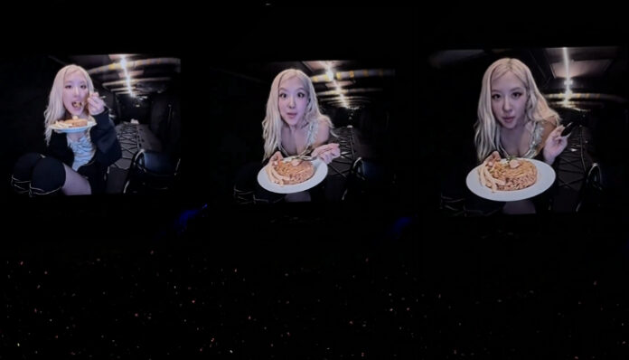 Rosé BLACKPINK menyantap nasi goreng sesaat sebelum tampil solo pada 2025 World Tour in Jakarta, Sabtu malam 1 Oktober 2025 (X/ @seonwoojeong)