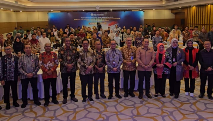 Deputi Kepala Perwakilan Bank Indonesia Provinsi Banten, Rawindra Ardiansah saat sesi foto usai mengikuti relay live streaming PTBI 2025 (Bantentv.com/ Rangga)