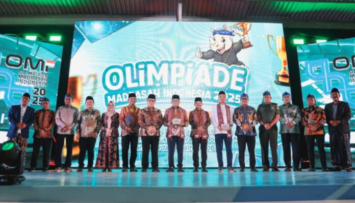 Gubernur Banten Andra Soni saat menghadiri Olimpiade Madrasah Indonesia (OMI) 2025