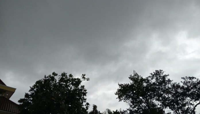 Ilustrasi cuaca mendung (Foto : Erina/Bantentv.com)