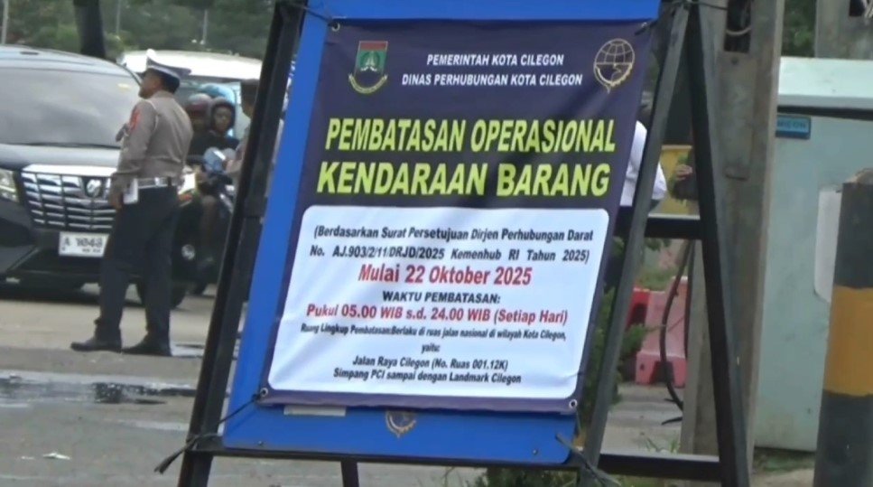 Anggota DPR RI daerah pemilihan Banten, Jazuli Juwaini, meminta agar truk bermuatan lebih atau truk ODOL segera ditindak tegas (Bantentv.com/Hendra)