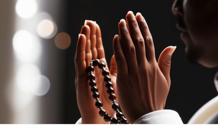 Jadwal salat. Ilustrasi seseorang sedang berdoa seusai salat (Alemedia.id)