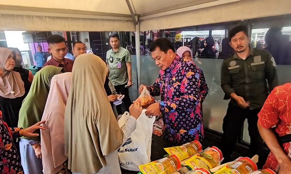 Warga antusias menyerbu program pangan murah di Kabupaten Tangerang (Bantentv.com)