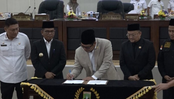 Pembentukan Panitia Khusus (Pansus) Pembahasan Raperda Usulan Gubernur mengenai perubahan bentuk hukum PT Jamkrida Banten