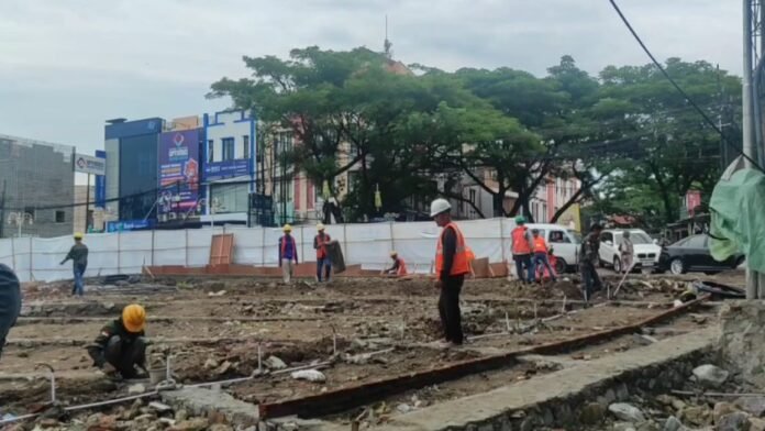 Pemkot Cilegon tengah gencar mempercantik wajah kota dengan membangun sejumlah ruang terbuka publik di jalur protocol (Bantentv.com/ Ali)