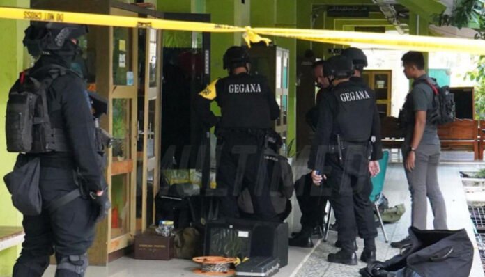 Polda Metro Jaya memastikan situasi aman dan kondusif setelah ledakan terjadi di SMAN 72 Jakarta (Foto : X/Divisi Humas Polri)