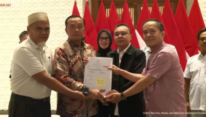 Presiden Pulihkan Nama Baik dua Guru Luwu Utara