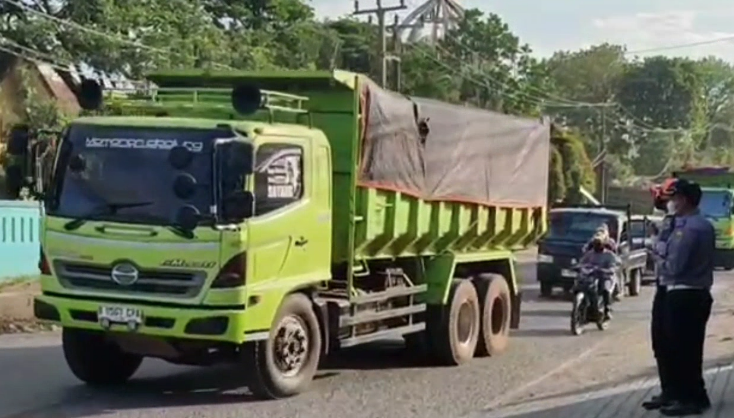 Wali Kota Cilegon, Robinsar, meminta pihak pengelola Astra Infra Toll Road Tangerang–Merak agar segera menonaktifkan sementara timbangan kendaraan (Bantentv.com/ Ali)