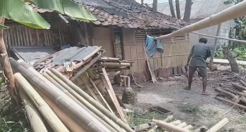 Kondisi rumah tidak layak huni di Kampung Nusa, Desa Parakan, Kecamatan Jawilan, Kabupaten Serang (Bantentv.com/ Imron)