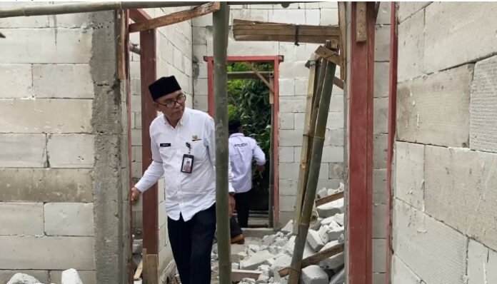 Rumah Tidak Layak Huni di Desa Nyompok Dibangun