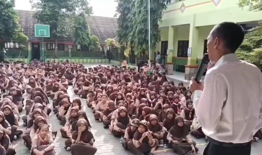 Siswa SD Negeri di Cikande (Bantentv.com/ Riki)