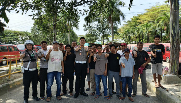 Satlantas Polres Serang Berikan Himbauan Kepada Sopir Angkot di Nikomas