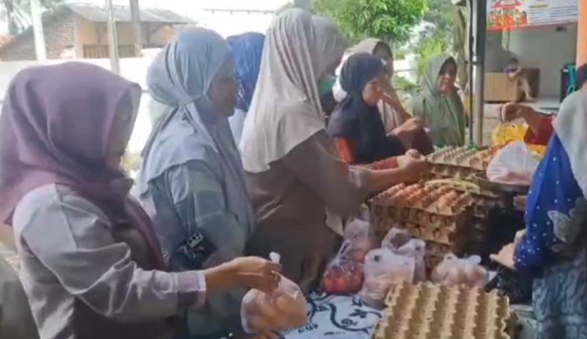 Dinas Perindustrian dan Perdagangan Kota Cilegon kembali menggelar operasi pasar murah di Kelurahan Tamanbaru, Cilegon (Bantentv.com/ Ali)